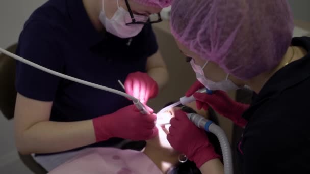 Dentist doctor working with woman patient — Stock Video