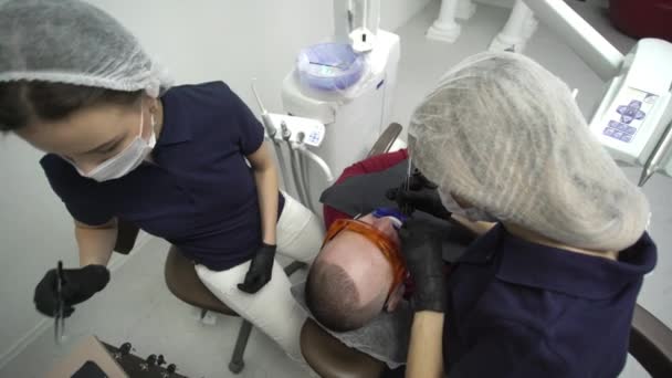 Bělení zubů zubní pacient — Stock video