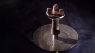 Kömürlerin ve duman ile nargile kase