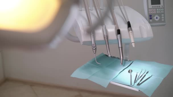 Narzędzia w klinice stomatologicznej — Wideo stockowe