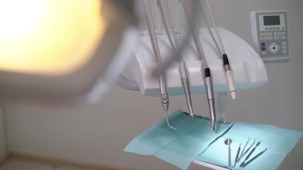 Narzędzia w klinice stomatologicznej — Wideo stockowe