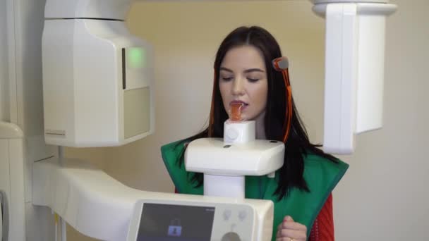 Tomographie par rayons X pour le patient — Video