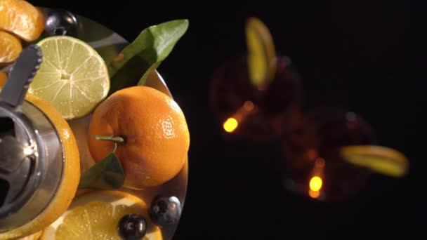 Pair of glasses with alcoholic drink beverage wine and hookah with fruits — Stock Video