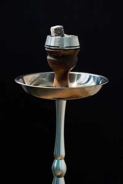 Kömürlerin ve duman ile nargile kase