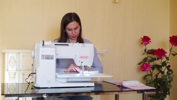 Seamstress working at sewing machine — Stock Video