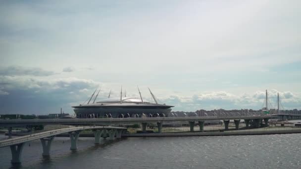 Zenit aréna stadion Szentpéterváron és Zsd autópálya kilátás városkép — Stock videók