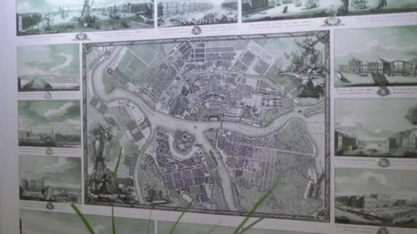 SAINT-PETERSBURG, RUSSIA - 3 LUGLIO 2019: Vecchia mappa storica della città — Video Stock