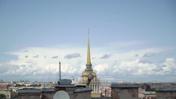 サンクトペテルブルクのロシアの眺め。夏の日に市内中心部 — ストック動画
