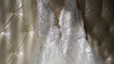 Gelin için lüks gelinlik. Gelin beyaz elbisesi.