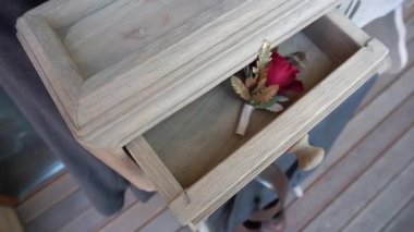 Erkek kıyafetleri, ceket, kravat ve gömlek. Düğün için damat stili