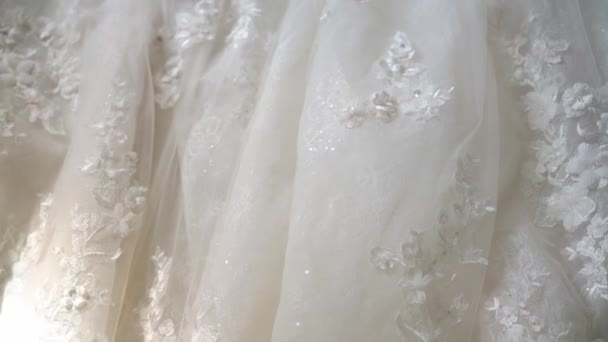 Jeune mariée en robe de mariée. Mode robe de luxe blanche 