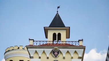 Bip kalesi. Pavlovsk 'taki Saint-Petersburg yakınlarında Rusya' da eski bir saray.
