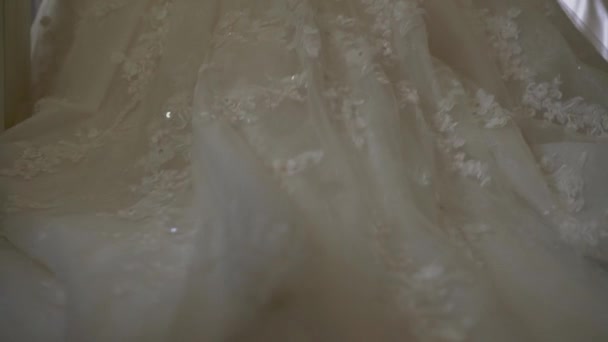 Jeune mariée en robe de mariée. Mode robe de luxe blanche 