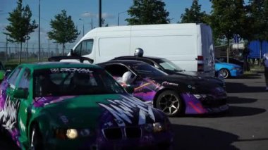 Saint-Petersburg, Rusya - 28 Temmuz 2019: araba drift show açık hava. Kraliyet otomobil fuarı etkinliği.