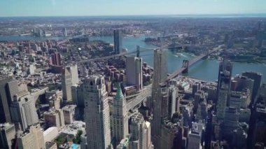 New York 'ta hava manzarası. Şehir merkezi, Hudson Körfezi, Brooklyn Köprüsü ve Aşağı Manhattan Kuleleri..