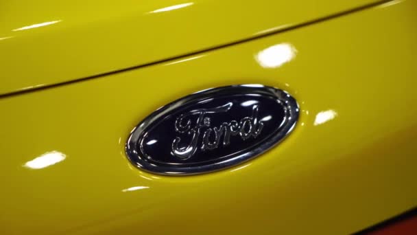 SAINT-PETERSBURG, RÚSSIA - 28 de julho de 2019: Ford car. Sintonia automóvel. Exposição de auto show real . — Vídeo de Stock