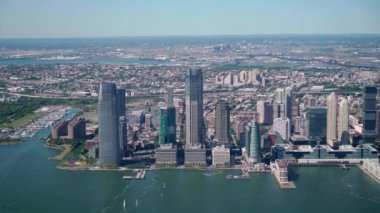 New York, Usa - 1 Ekim 2019 New Jersey rıhtımının havadan görünüşü. Gökdelenler ve finans merkezi. Yukarıdan görünüşü.
