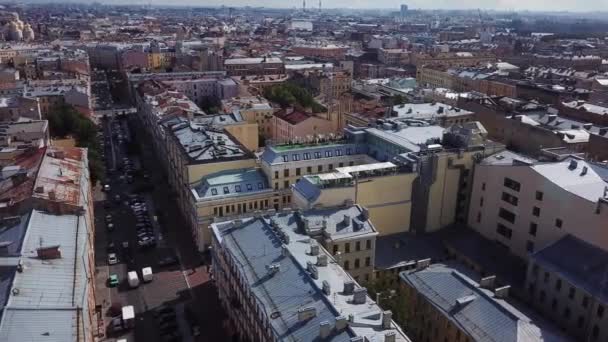 Widok z lotu ptaka na Sankt Petersburg Rosja. Latanie nad centrum miasta, ulica Pravda, hotel Hermitage w letni dzień — Wideo stockowe