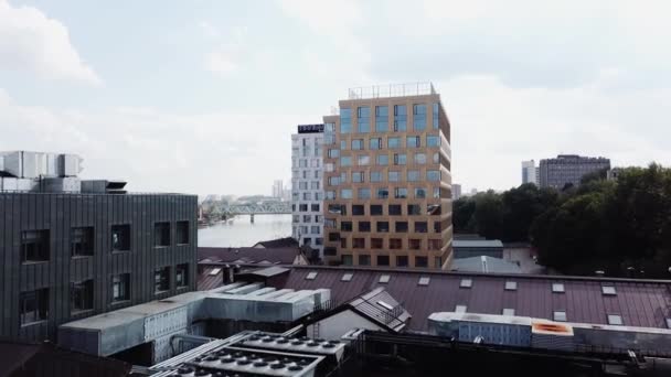 Moskva, Rusko - 8. září 2019: Palmira Business club hotel building air view — Stock video
