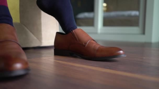 Young man put on shoes. Dressing for celebration event, business meeting or wedding — Stock Video