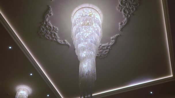 Lampadario a soffitto . — Video Stock