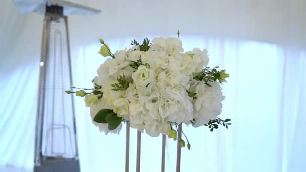 Hochzeitsempfang Blumen dekoriert Bankett. — Stockvideo