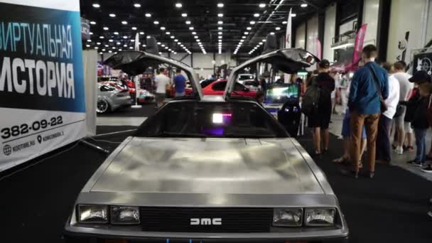 Sankt-Petersburg, Rosja - 28 lipca 2019: Delorean Dmc-12 samochód. Królewska wystawa samochodowa. — Wideo stockowe