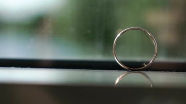 Evlilik yüzükleri. Bir çift evlilik sembolü. Gelin ve damadın karı koca olma aşkı. Evlilik sembolü.