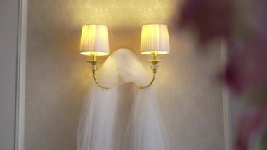 Gelin için lüks gelinlik. Gelin beyaz elbisesi.