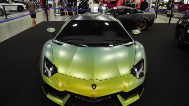 SAINT-PETERSBURG, RUSSIE - 28 JUILLET 2019 : Lamborghini Aventador car. Tuning automobile. Exposition du Salon Royal de l'Auto . — Video