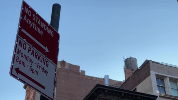 New York 'ta park yeri tabelası yok. — Stok video