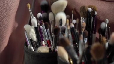 Profesyonel makyaj fırçası takımı. Makyaj sanatçısı için ayarlandı.