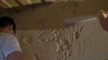 Havan sıva makinesi. Otomatik sıva. Ev ya da apartman onarımı ya da tadilatı. İnşaatçı