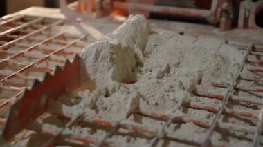 Havan sıva makinesi. Otomatik sıva. Ev ya da apartman onarımı ya da tadilatı. İnşaatçı