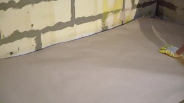 Havan sıva makinesi. Otomatik sıva. Ev ya da apartman onarımı ya da tadilatı. İnşaatçı