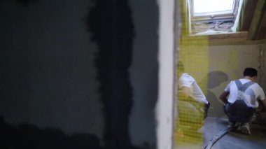Havan sıva makinesi. Otomatik sıva. Ev ya da apartman onarımı ya da tadilatı. İnşaatçı