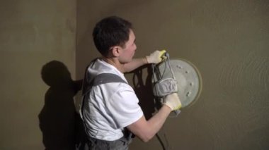 Havan sıva makinesi. Otomatik sıva. Ev ya da apartman onarımı ya da tadilatı. İnşaatçı