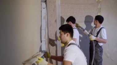 Havan sıva makinesi. Otomatik sıva. Ev ya da apartman onarımı ya da tadilatı. İnşaatçı