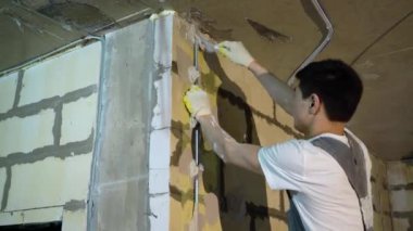 Havan sıva makinesi. Otomatik sıva. Ev ya da apartman onarımı ya da tadilatı. İnşaatçı