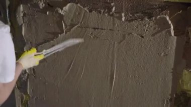 Havan sıva makinesi. Otomatik sıva. Ev ya da apartman onarımı ya da tadilatı. İnşaatçı