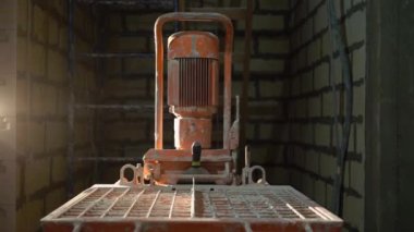 Havan sıva makinesi. Otomatik sıva. Ev ya da apartman onarımı ya da tadilatı. İnşaatçı