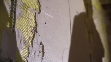 Havan sıva makinesi. Otomatik sıva. Ev ya da apartman onarımı ya da tadilatı. İnşaatçı