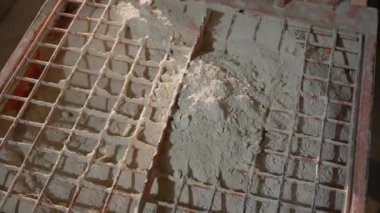 Havan sıva makinesi. Otomatik sıva. Ev ya da apartman onarımı ya da tadilatı. İnşaatçı