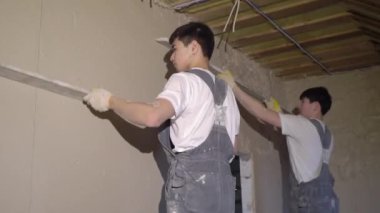 Havan sıva makinesi. Otomatik sıva. Ev ya da apartman onarımı ya da tadilatı. İnşaatçı