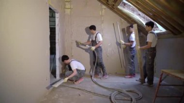 Havan sıva makinesi. Otomatik sıva. Ev ya da apartman onarımı ya da tadilatı. İnşaatçı