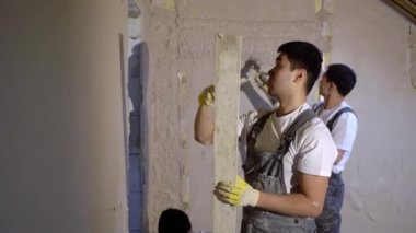 Havan sıva makinesi. Otomatik sıva. Ev ya da apartman onarımı ya da tadilatı. İnşaatçı