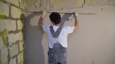 Havan sıva makinesi. Otomatik sıva. Ev ya da apartman onarımı ya da tadilatı. İnşaatçı