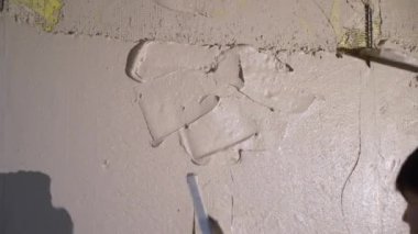 Havan sıva makinesi. Otomatik sıva. Ev ya da apartman onarımı ya da tadilatı. İnşaatçı