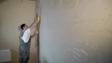 Havan sıva makinesi. Otomatik sıva. Ev ya da apartman onarımı ya da tadilatı. İnşaatçı