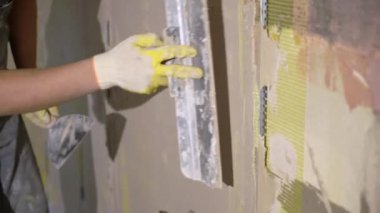 Havan sıva makinesi. Otomatik sıva. Ev ya da apartman onarımı ya da tadilatı. İnşaatçı